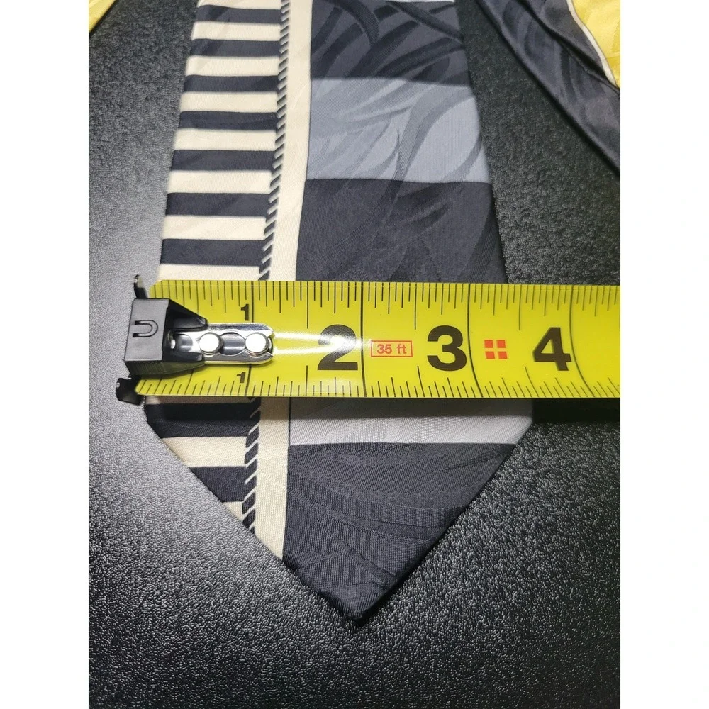 Gianni Versace Men's Necktie Black Striped Silk 3.75